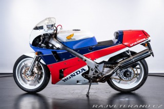 Honda VF VFR 750 r (RC 30)